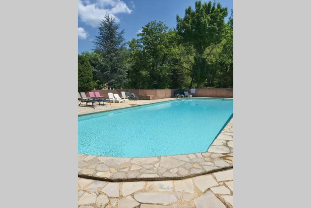 Eblouissant Appartement Au Calme D'Une Residence Avec Piscine Idealement Situe Au Pied Du Colorado Provencal Dans Le Prestigieux Luberon Rustrel Exterior foto