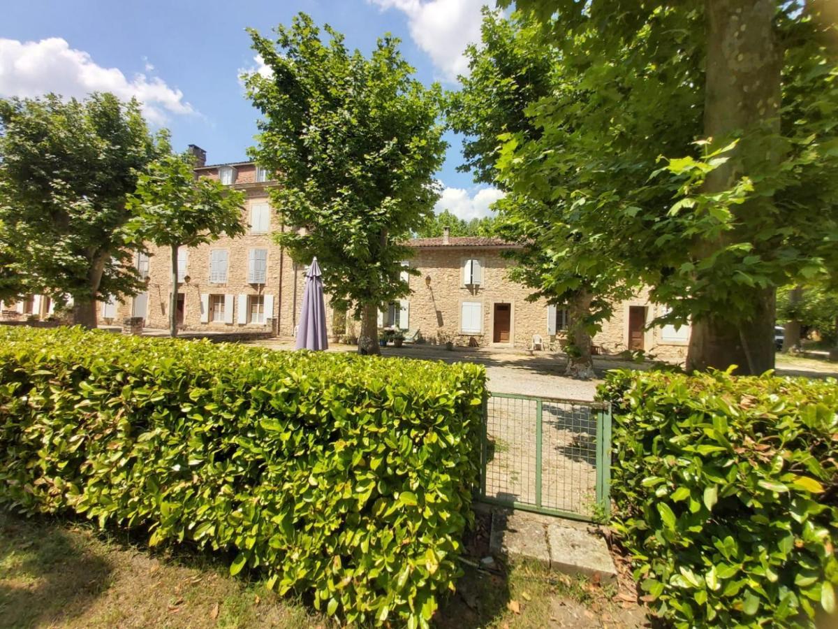 Eblouissant Appartement Au Calme D'Une Residence Avec Piscine Idealement Situe Au Pied Du Colorado Provencal Dans Le Prestigieux Luberon Rustrel Exterior foto